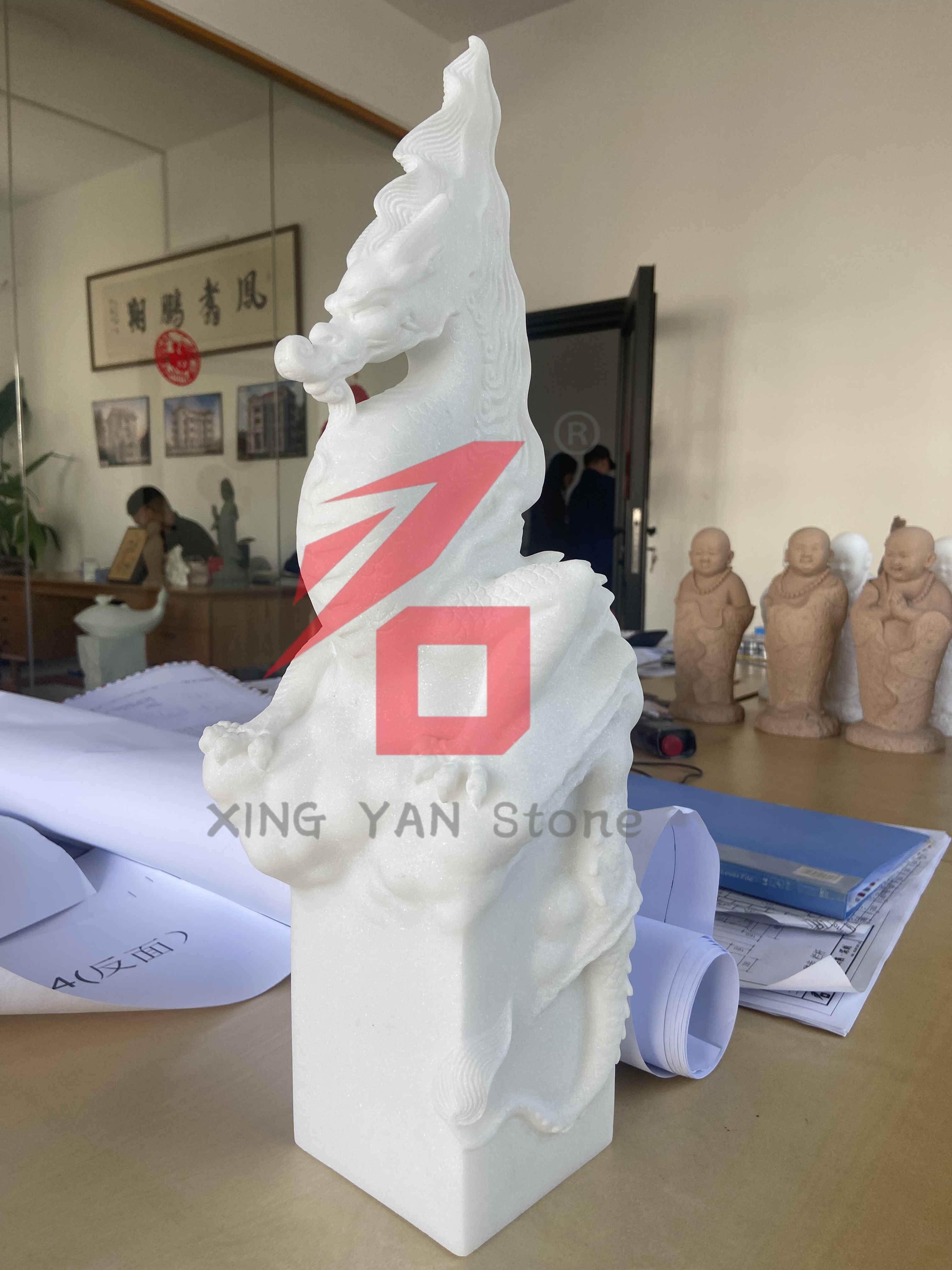 Kamenné řezby v čínském stylu získávají popularitu na evropských a amerických památných trzích