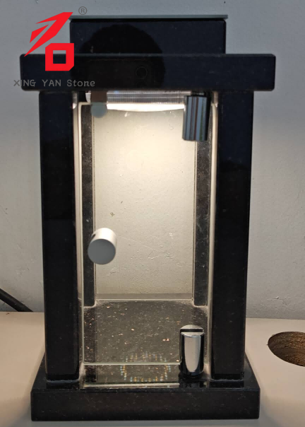 Hřbitovní LED lampa se solárním panelem