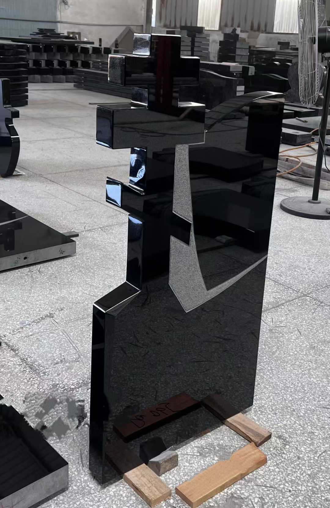 Kreativní geometrický černý náhrobek Xingyan