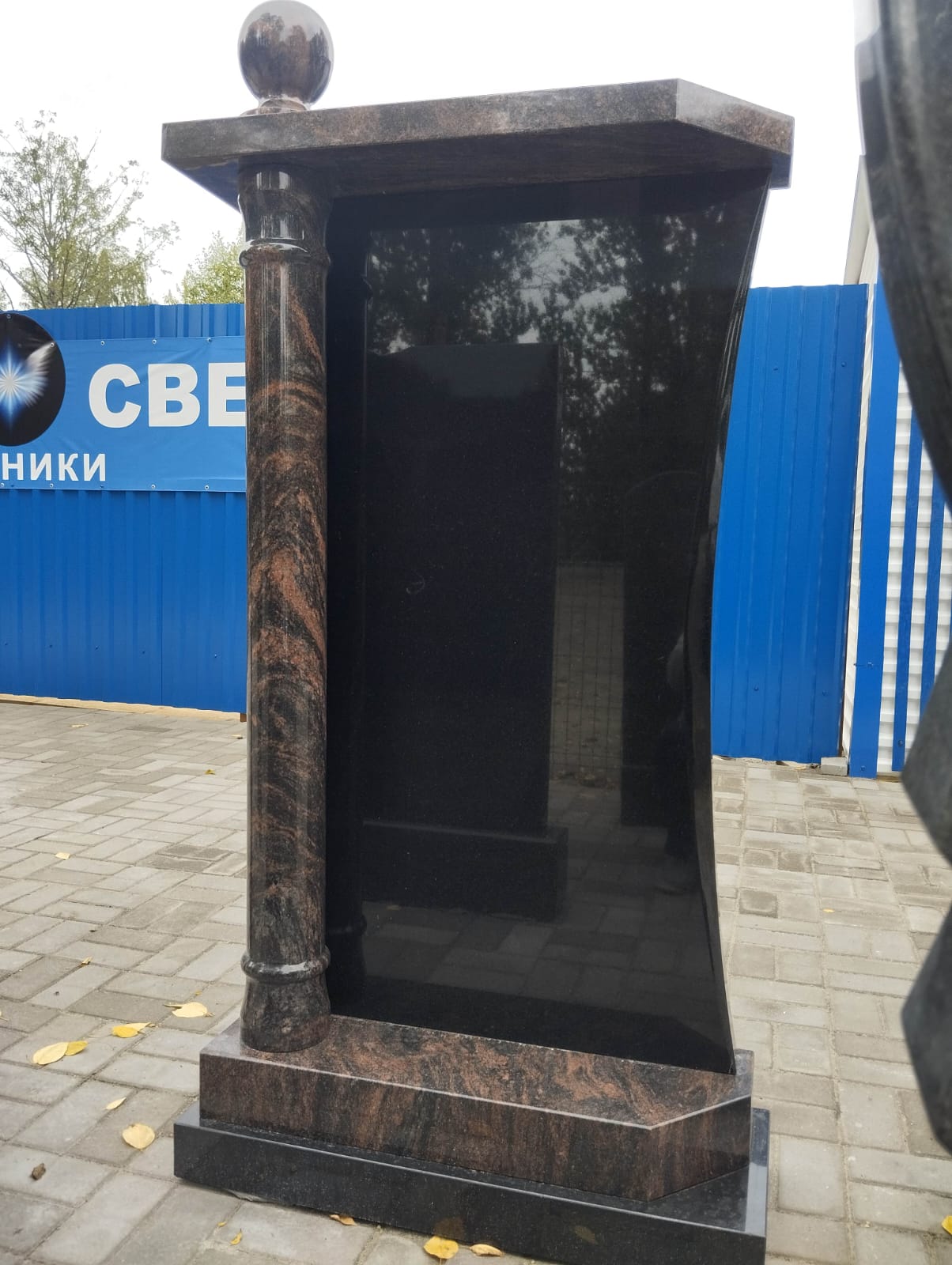 Xingyan Russian Pillar-Style Granite Tombstone